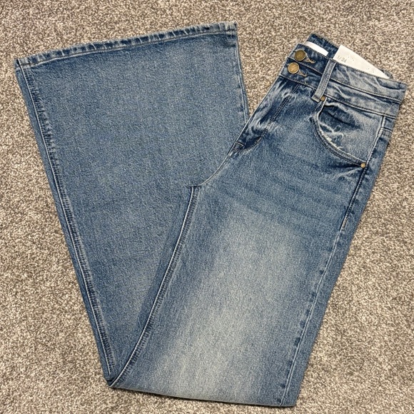 NWT Petra153 Super Flare Leg Jeans - Picture 1 of 4